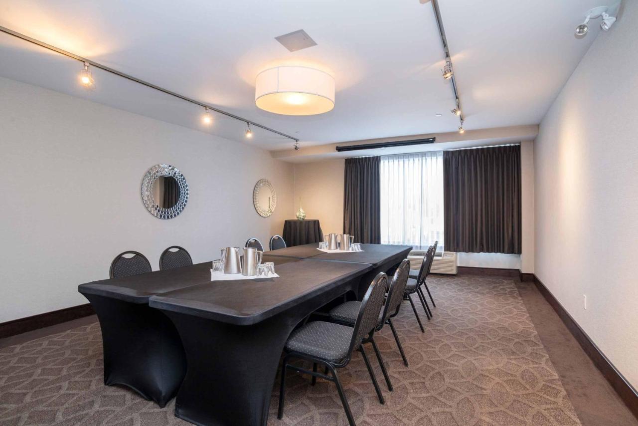 Sandman Hotel & Suites Calgary South Dış mekan fotoğraf