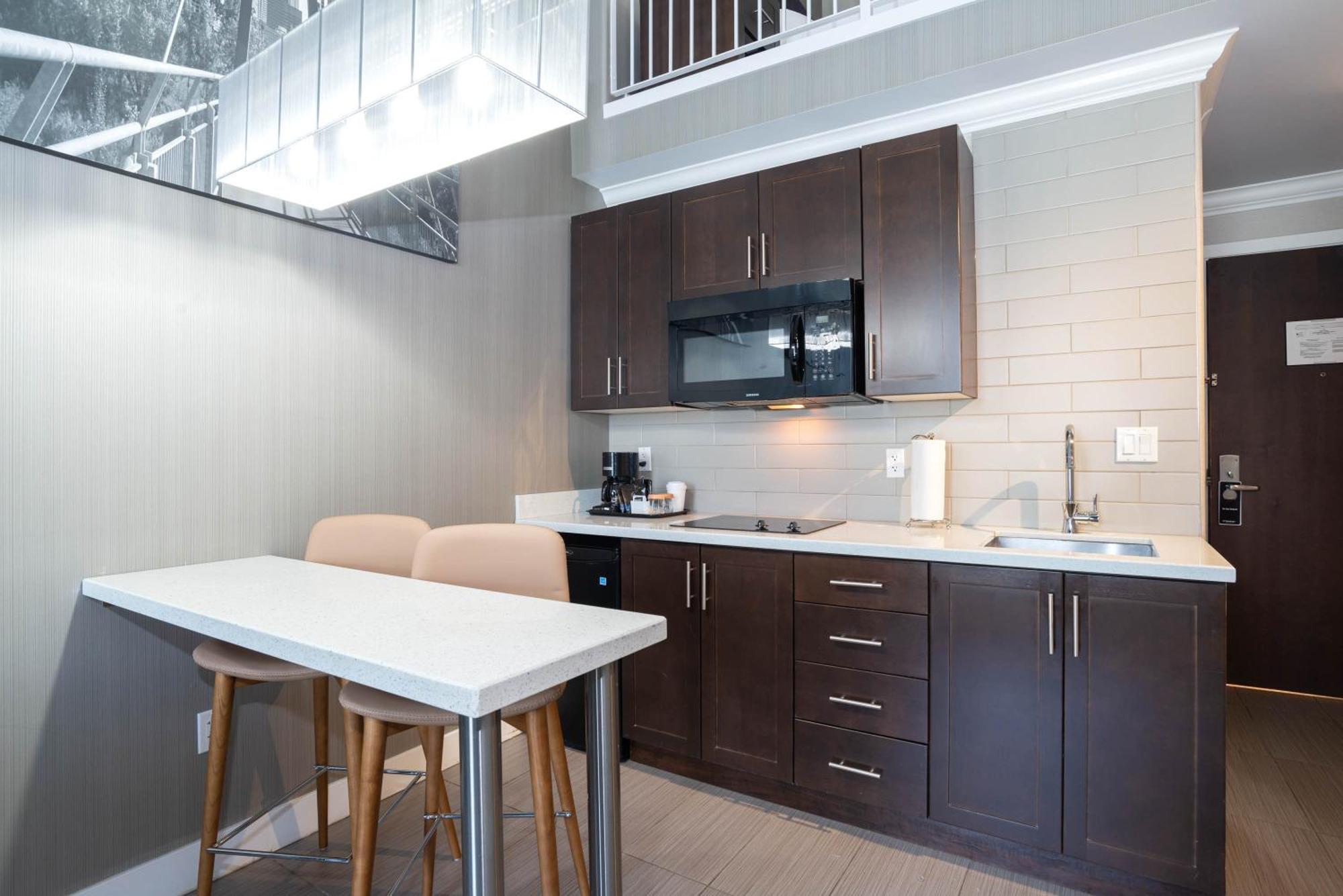 Sandman Hotel & Suites Calgary South Dış mekan fotoğraf