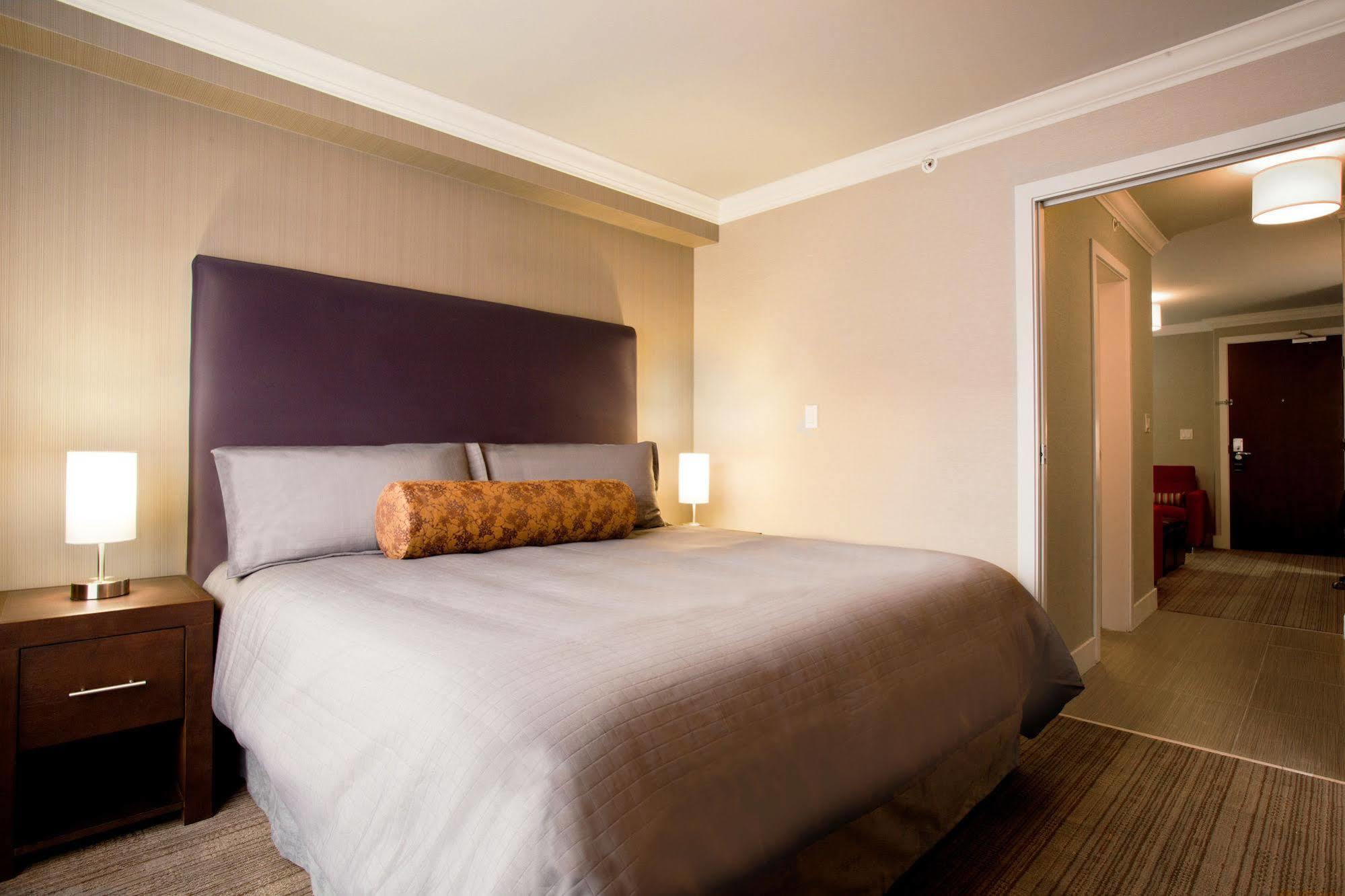 Sandman Hotel & Suites Calgary South Dış mekan fotoğraf